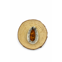 Wisiorek z naturalnym bursztynem