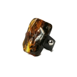 Pierścionek z bryłką bursztynu