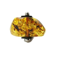 Pierścionek z bryłką bursztynu