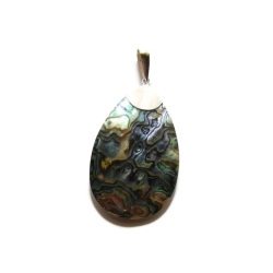 Elegancki wisiorek z masą perłową