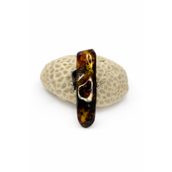 Pierścionek z bryłką bursztynu