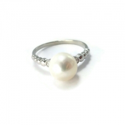 Srebrny pierścionek z perła i cyrkoniami