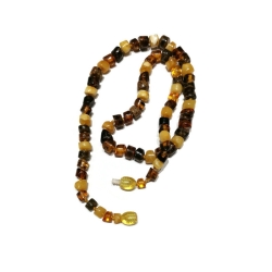 Naszyjnik z wielokorowego bursztynu