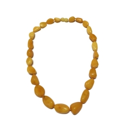 Naszyjnik z żółtymi bryłkami bursztynu